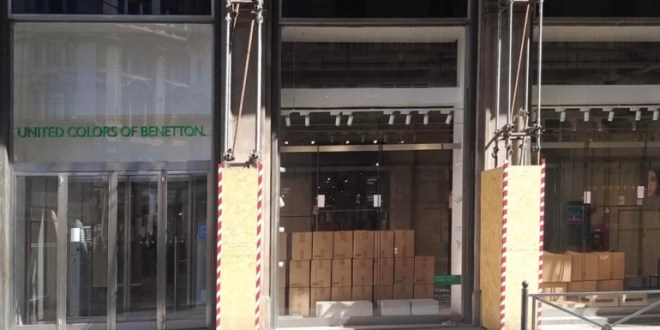 Milano chiude il negozio Benetton in Piazza Duomo