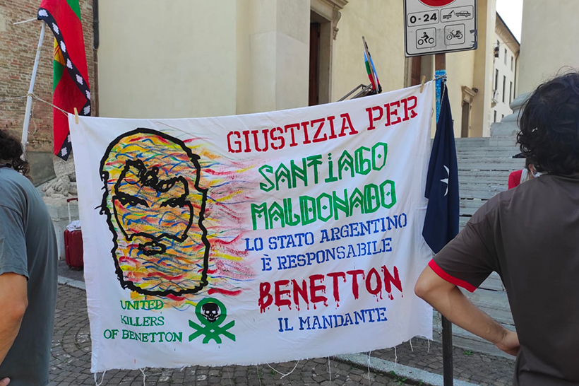 Treviso manifestanti contro Benetton