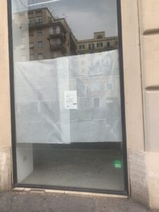 chiusura negozio benetton appia roma