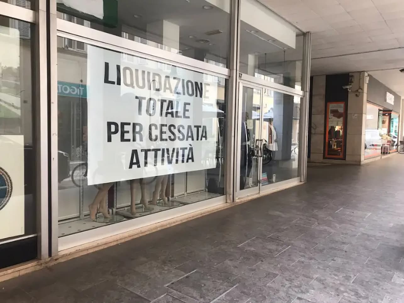 chiusura negozio Benetton Ravenna